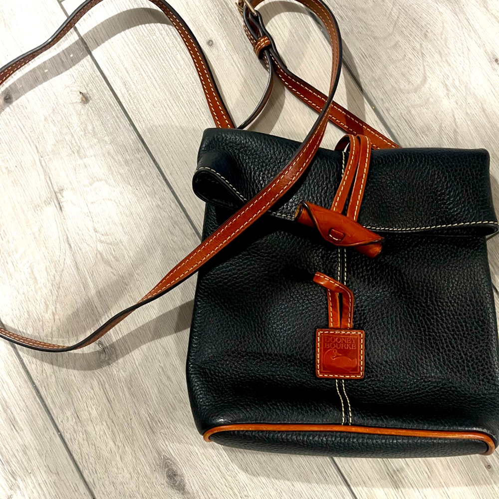 Dooney & Bourke crossbody purse